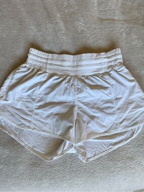 Lululemon Hotty Hot Shorts Women's High-Rise Lined Short 2.5